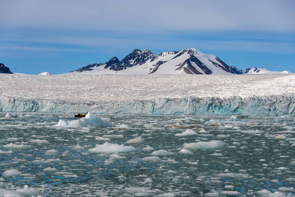 Arktische Landschaft auf Spitzbergen - Foto, Bild