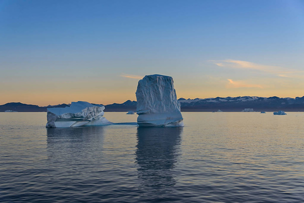 Gyönyörű kilátás a jéghegy - Fotó, kép
