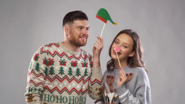 couple with christmas party props at photo booth - Záběry, video