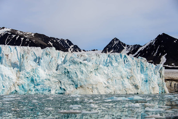 スバールバル北極の風景 - 写真・画像