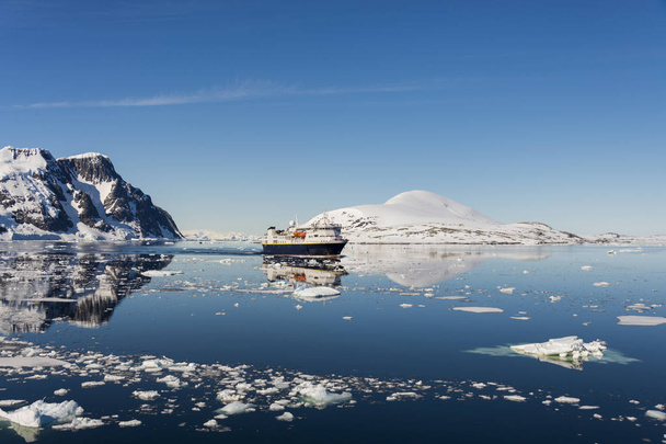 船で南極の風景 - 写真・画像
