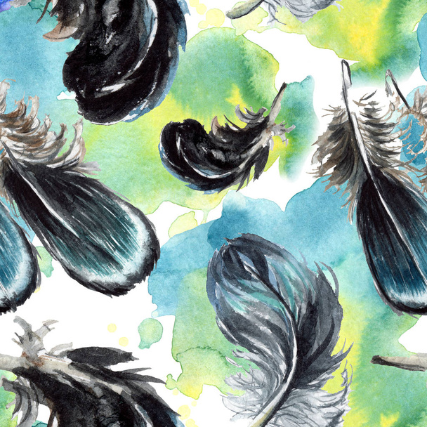 Black feathers watercolor drawing. Seamless background pattern. Fabric wallpaper print texture.  - Foto, imagen