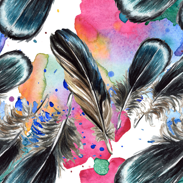 Black feathers watercolor drawing. Seamless background pattern. Fabric wallpaper print texture.  - Фото, изображение