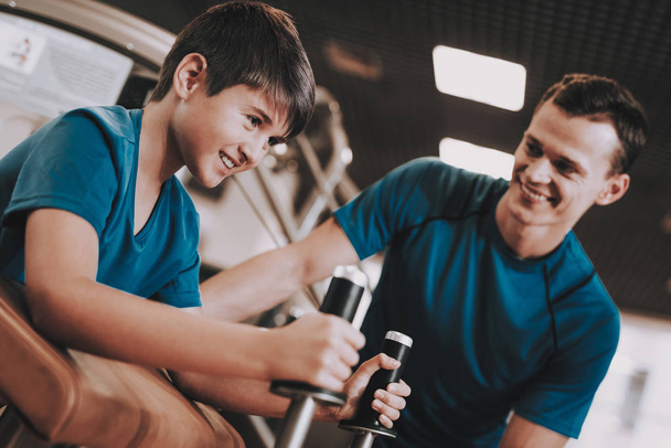 Young Father and Son Doing Exercises in Sport Club - Valokuva, kuva