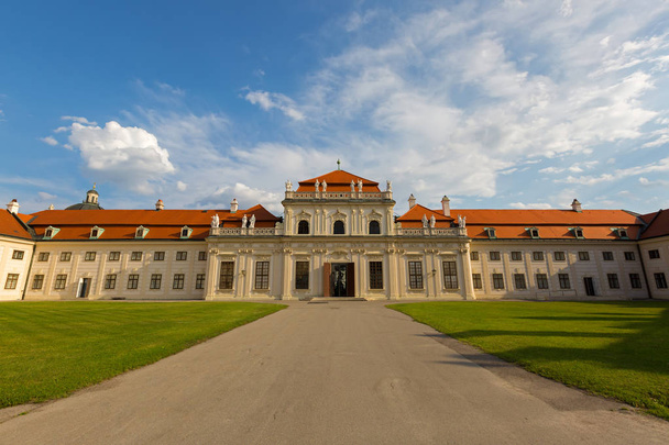VIENNA, AUSTRIA - JULY 2018 : Exterior of Lower Belvedere palace and museum in Vienna, Austria on July 15, 2018. It is one of UNESCO World Heritage Site for Baroque architecture and interiors - Zdjęcie, obraz