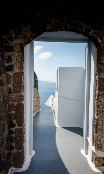 Klassinen arkkitehtuuri johtaa Santorinin saarelle, Kreikka
 - Valokuva, kuva