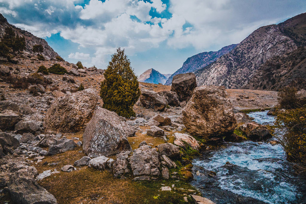 Τατζικιστάν βουνό όμορφη, Fann βουνό, Kulikalon λίμνες - Φωτογραφία, εικόνα
