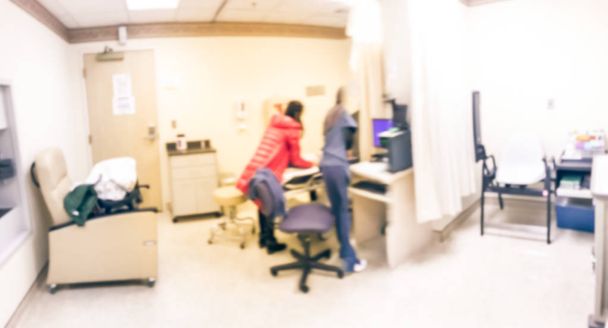 Πανοραμική θολή φόντο νεογέννητο διαλογής δωμάτιο στο νοσοκομείο στην Αμερική - Φωτογραφία, εικόνα
