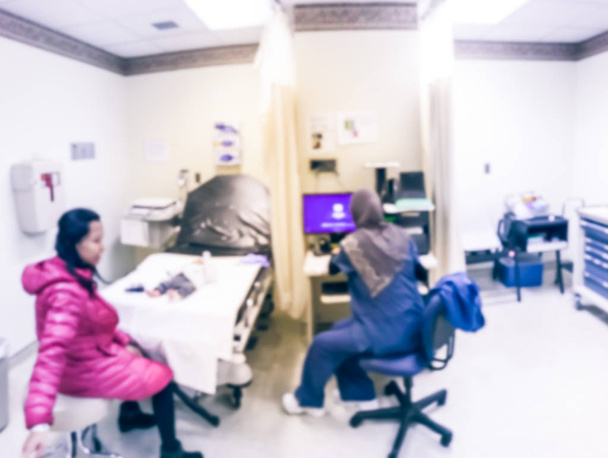Wazig abstracte pasgeboren screening en bloedonderzoek kamer bij ziekenhuis in VS - Foto, afbeelding
