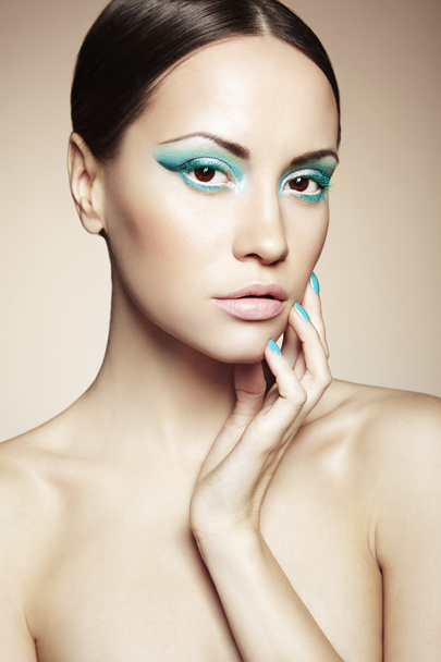 Beautiful young woman with bright make-up and manicure - Foto, Imagem