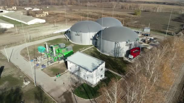 Bio-fabriek voor verwerking shtkhodov uit velden in elektriciteit - Video
