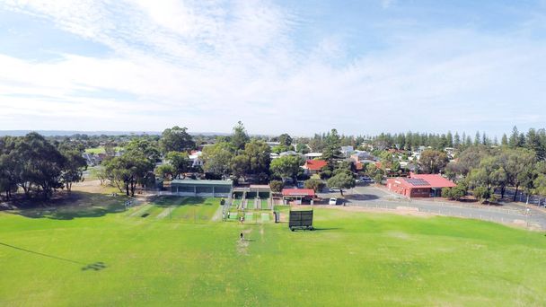 Vista aérea do parque público australiano e oval de esportes, tomada em Henley Beach
. - Foto, Imagem