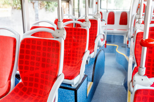 Leere Sitze im neuen Stadtbus - Foto, Bild
