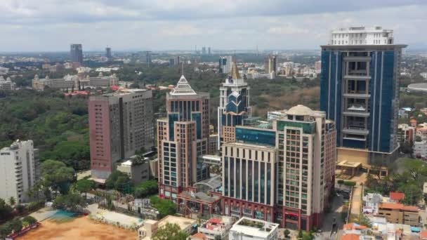 BANGALORE, INDIA - SEPTEMBER 15 2018: Day time bangalore cityscape downtown aerial panorama 4k circa september 15 2018 bangalore, india. - Záběry, video