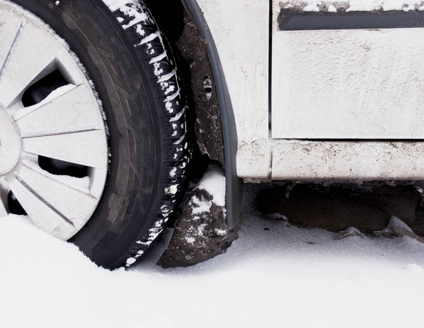 Dirty car in snow - Foto, Bild