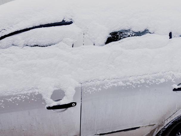 Dirty car in snow - Valokuva, kuva