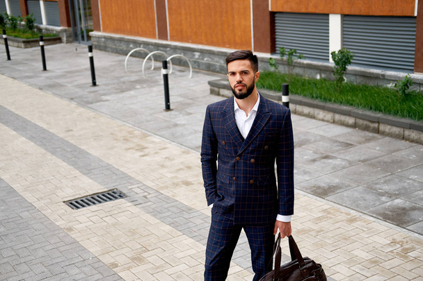 Businessman style. Men style. Young businessman with bag - Foto, Imagen