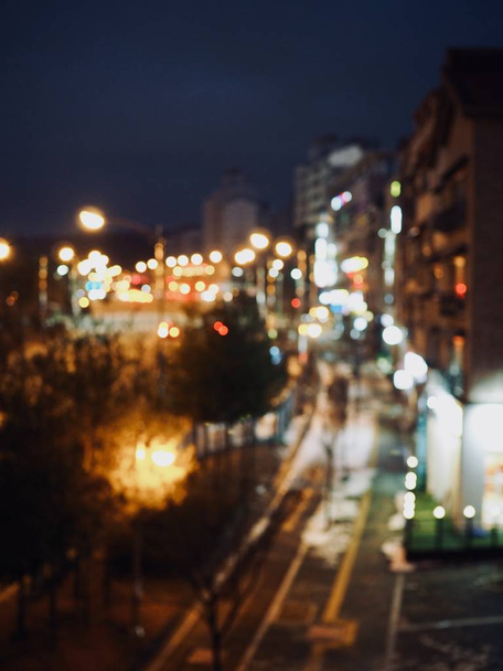 Ночная улица в центре города, упущенная из виду   - Фото, изображение