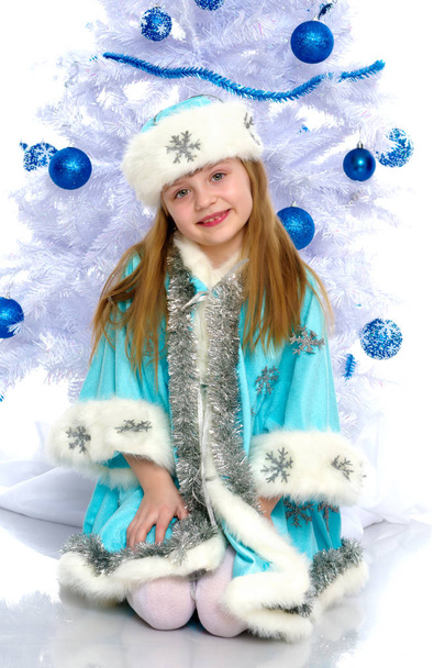 Little girl in the Snow Maiden costume - Foto, imagen