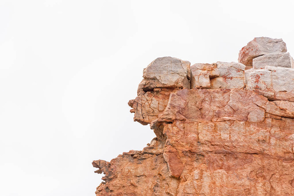 Кам'яна формація, схожа на людське обличчя, на Труітджіескраалі в горах Цедербергу провінції Західний Капп. - Фото, зображення