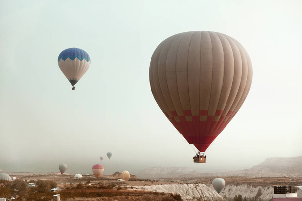 Travel. Beautiful Hot Air Balloon Flying In Sky Above Valley - Foto, afbeelding