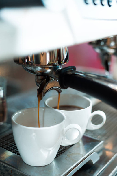 černá káva ráno na kávovar - Fotografie, Obrázek