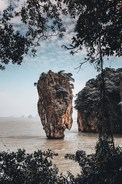 風光明媚なジェームズボンド島パンガ, タイ  - 写真・画像