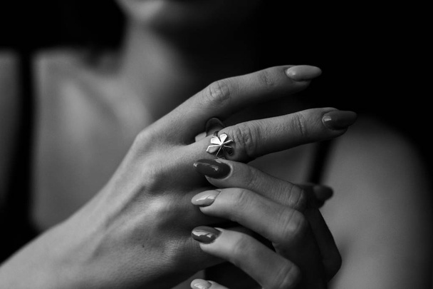 Close up of woman hands with silver chestnut leaf shape ring - Foto, immagini
