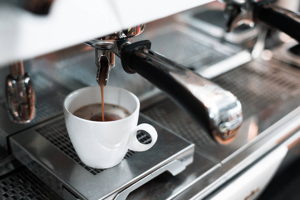 zwarte koffie ochtend op koffie-/ theevoorzieningen - Foto, afbeelding