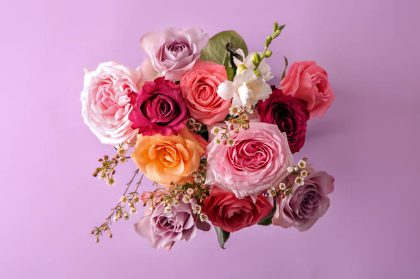 Piękne róże na tle koloru - Zdjęcie, obraz