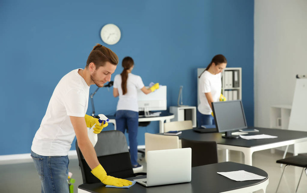 Team of janitors cleaning office - Foto, afbeelding
