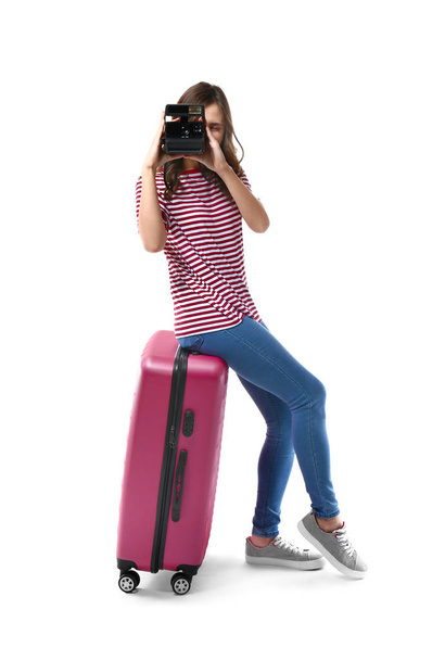 Touristin mit Gepäck und Kamera auf weißem Hintergrund - Foto, Bild