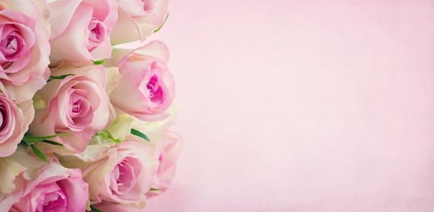 ροζ τριαντάφυλλα με αντίγραφο χώρου - Φωτογραφία, εικόνα
