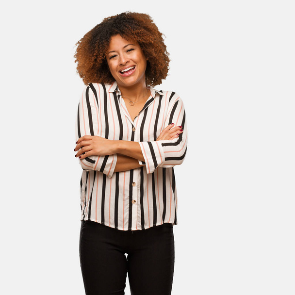 Joven mujer afro negro aislado sobre fondo blanco
  - Foto, imagen