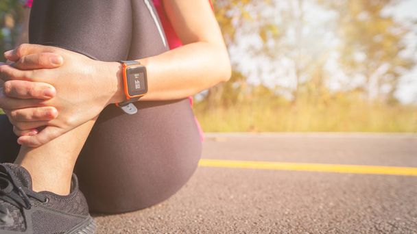 Women exercise in the morning with SmartWatch. - Φωτογραφία, εικόνα