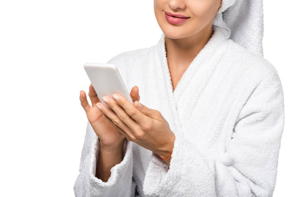 jolie fille en peignoir en utilisant smartphone isolé sur blanc
 - Photo, image