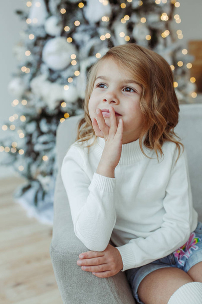 little girl dreams of christmas - Foto, Imagem