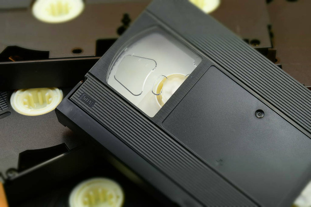 Birçok vintage video kasetleri. Uygulanan tilt-shift efekti. - Fotoğraf, Görsel