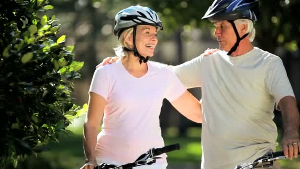 Senior koppel gezonde fietsen levensstijl - Video