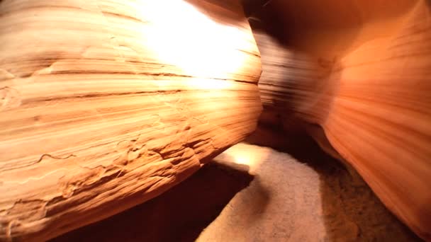 Estrias de rocha causadas pelo vento climático
 - Filmagem, Vídeo