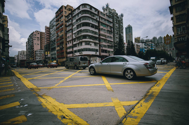  Utcára néző, a Hong Kong híres Nathan Road út  - Fotó, kép