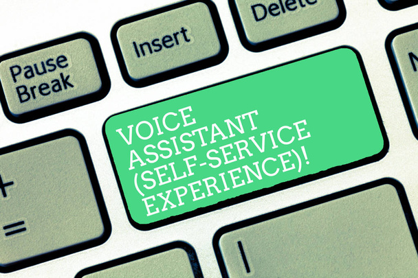 Käsitteellinen käsin kirjoittaminen osoittaa Voice Assistant Self Service Experience. Business valokuva teksti Tekoäly chat bot Näppäimistö Aikomus luoda tietokoneen viestin näppäimistö idea
. - Valokuva, kuva