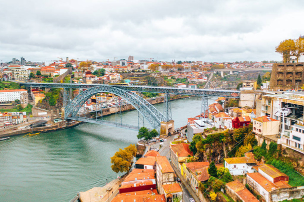 November 10, 2018. Porto, Portugal. Dom-Luis bridge at Porto in Portugal. Barcos rabelos. - Foto, Imagen