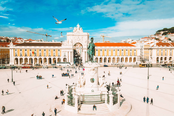 Praca do Comercio (Commerce square) and statue of King Jose I in Lisbon in a beautiful summer day, Portugal  - Fotoğraf, Görsel