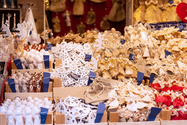 Кіосків Xmas ринку, Празі, грудень новорічних та різдвяних святкувань, Чеська Республіка - Фото, зображення