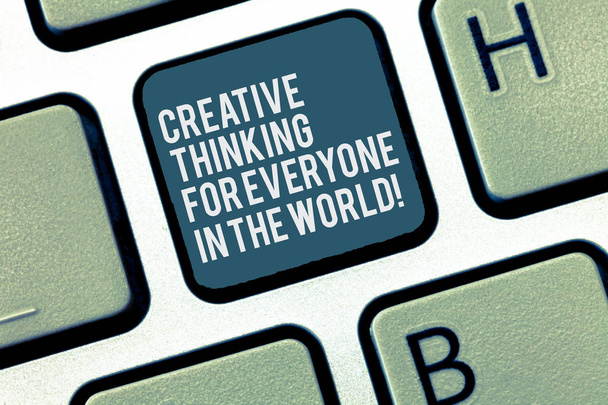 Slovo psaní textu kreativní myšlení pro každého ve světě. Obchodní koncept pro šíření kreativitu ostatním klávesnice klíče záměr vytvořit počítač zprávu, stisknutím klávesy klávesnice idea. - Fotografie, Obrázek