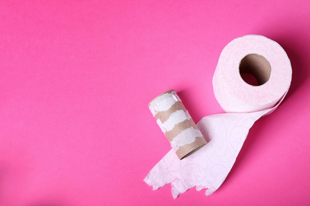 Toilet paper roll and empty tube on color background. Space for text - Fotoğraf, Görsel