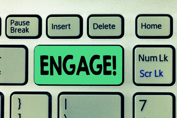 Rukopis textu psaní Engage. Pojetí znamená účastnit se účastní manželství návrh zaměstnat někoho - Fotografie, Obrázek