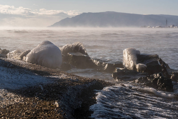 Winter landscape on the shores of Lake Baikal - Foto, afbeelding