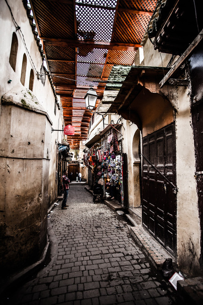 μικρό δρόμο στο fez medina (παλιά πόλη). Μαρόκο. - Φωτογραφία, εικόνα